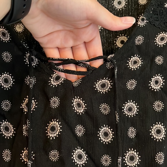 Mossimo Black and Tan Floral Tunic w/ Lace Panels - Picture 3 of 7